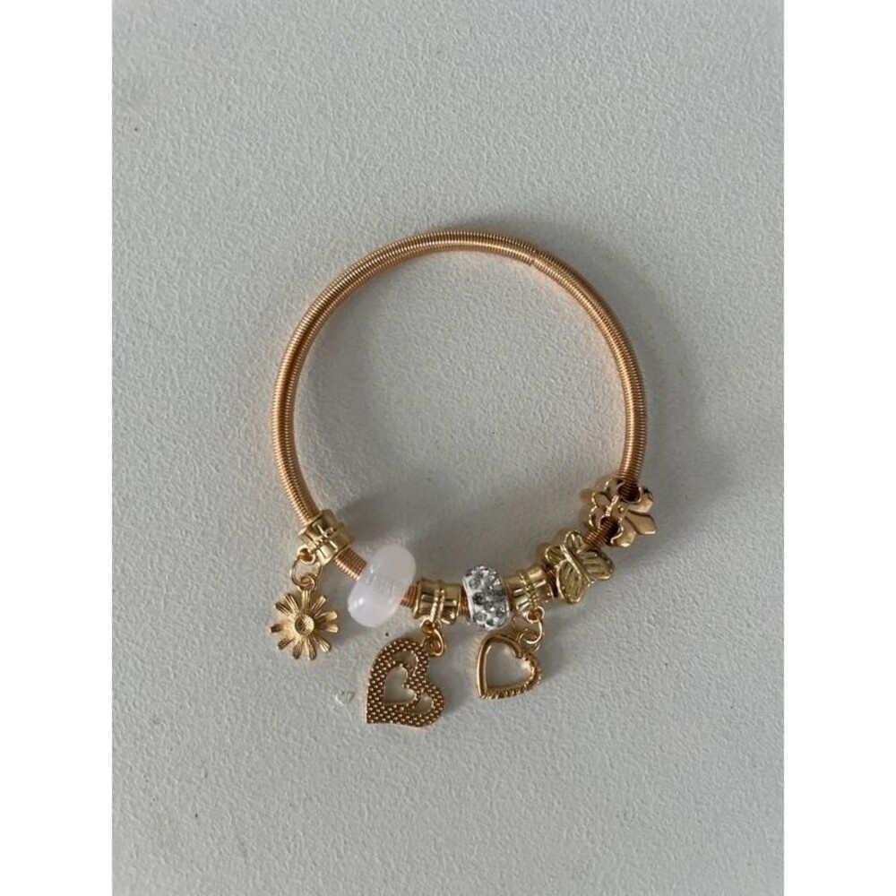 Gold pendants bracelet